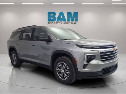 New 2026 Chevrolet Traverse LT w/ Driver Confidence Package image 1