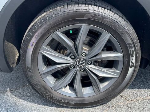 Used 2022 Volkswagen Tiguan SE FWD image 6