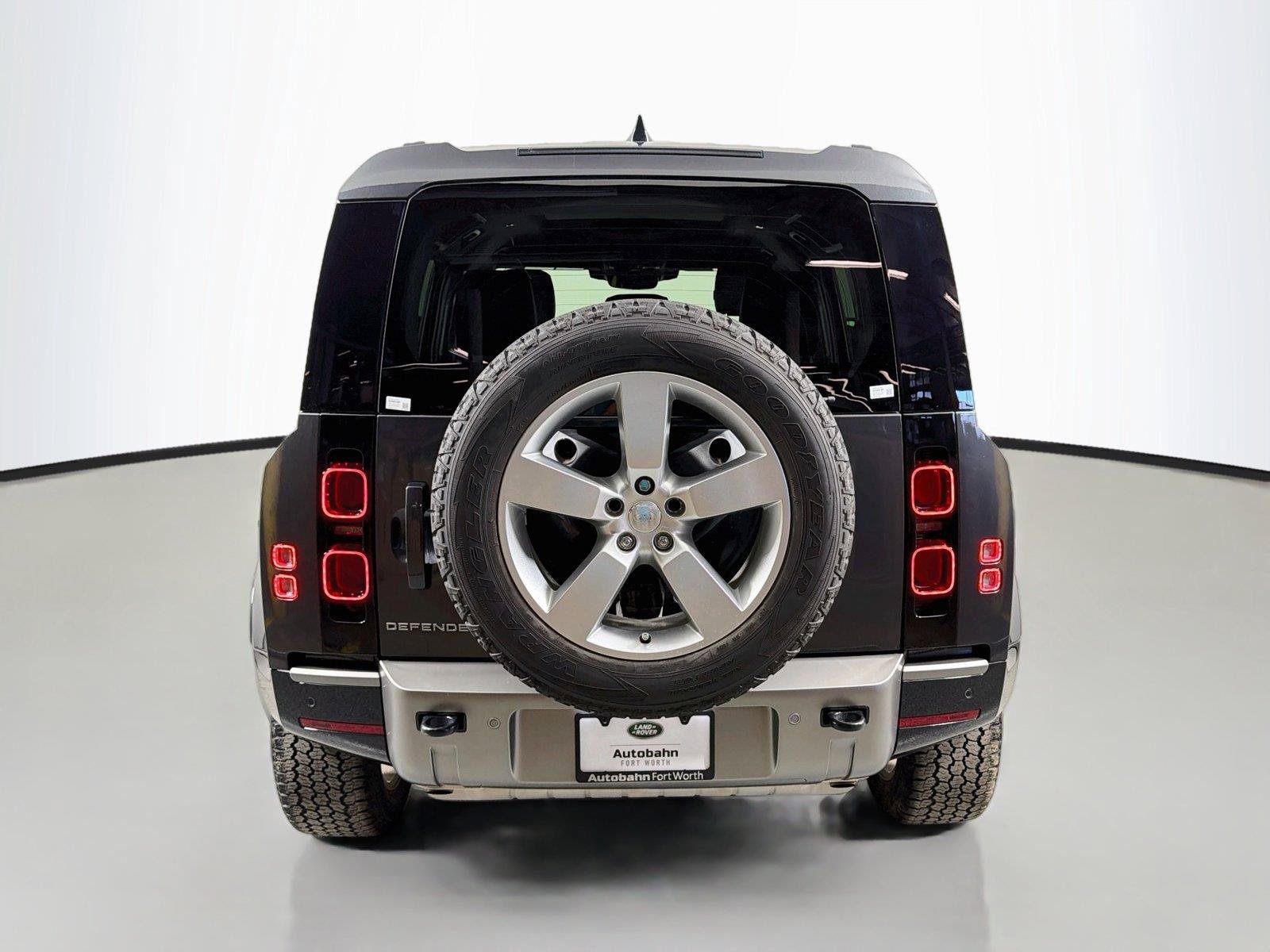 Certified 2025 Land Rover Defender 110 X-Dynamic SE AWD/4WD image 6