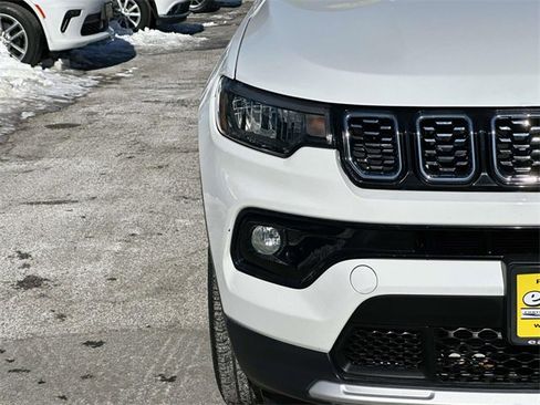 Certified 2024 Jeep Compass Limited image 9