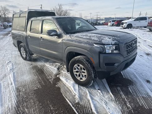 Used 2024 Nissan Frontier SV image 7