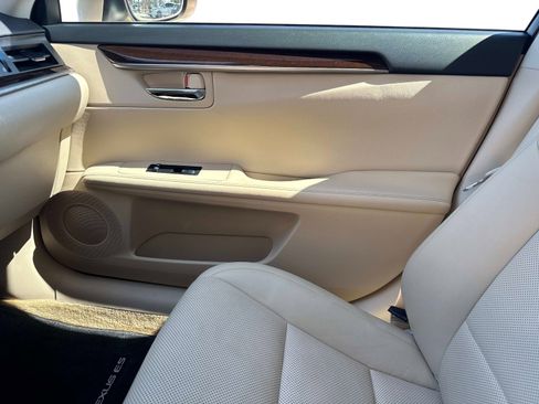 Used 2015 Lexus ES 350 w/ Premium Package FWD image 22