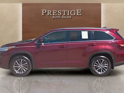 Used 2018 Toyota Highlander XLE AWD/4WD image 2