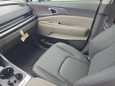 New 2026 Kia Carnival EX FWD image 16