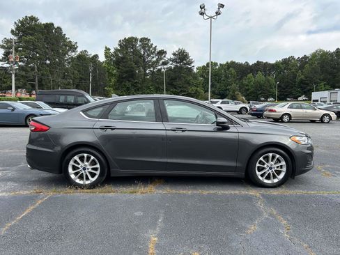 Used 2020 Ford Fusion SE FWD image 2
