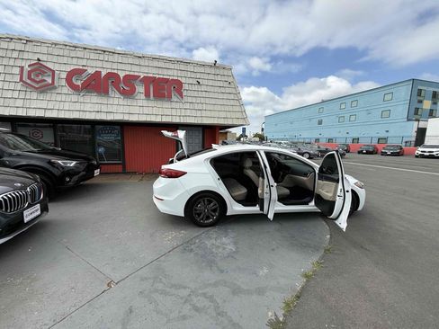 Used 2018 Hyundai Elantra Value Edition image 28