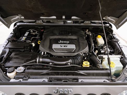 Used 2015 Jeep Wrangler Unlimited Sahara w/ Dual Top Group image 20