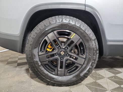 Used 2023 Rivian R1S Adventure AWD/4WD image 12