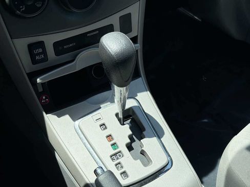 Used 2013 Toyota Corolla LE FWD image 23