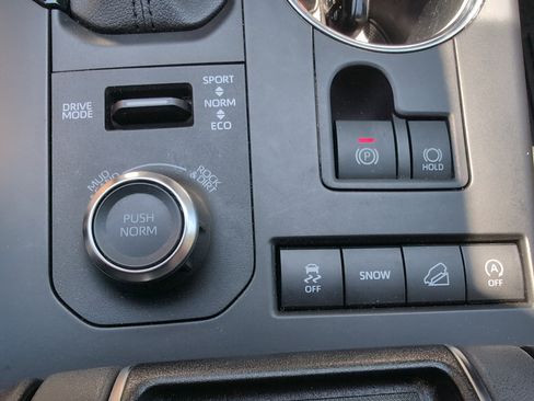 Used 2022 Toyota Highlander XSE AWD/4WD image 36
