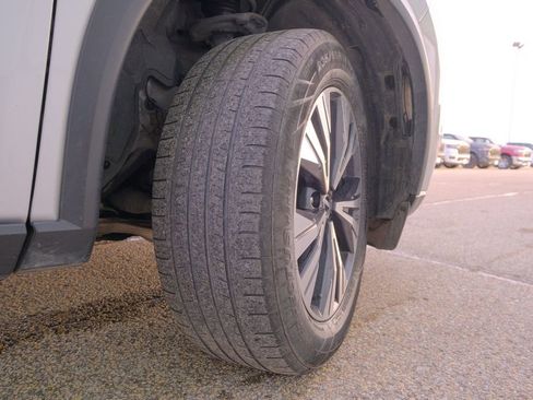 Used 2023 Nissan Rogue SV image 41