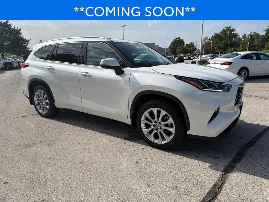 Used 2021 Toyota Highlander Limited AWD/4WD image 4