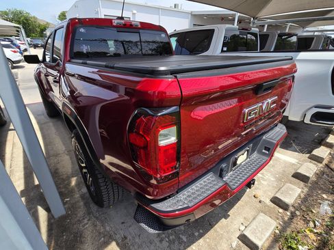 Used 2024 GMC Canyon AT4 w/ AT4 Premium Package AWD/4WD image 8