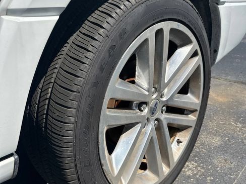 Used 2016 Ford Expedition Limited w/ Equipment Group 301A AWD/4WD image 5