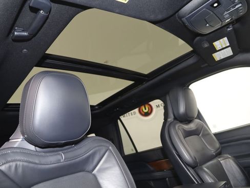 Used 2024 Lincoln Navigator Reserve AWD/4WD image 12