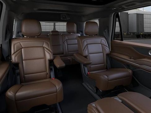 New 2026 Lincoln Navigator Reserve AWD/4WD image 11