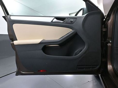 Used 2014 Volkswagen Jetta SE image 16