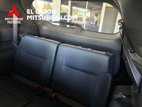 Used 2025 Mitsubishi Outlander SE image 14