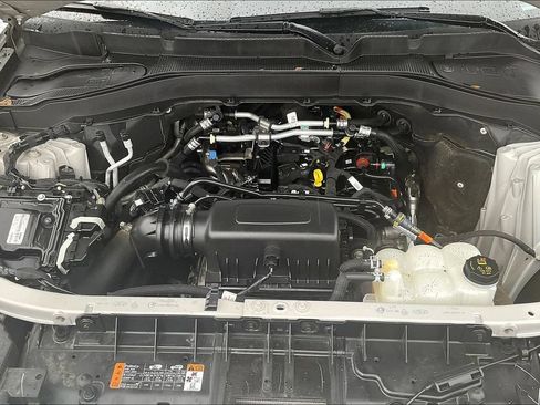 Used 2024 Ford Explorer XLT w/ Equipment Group 202A AWD/4WD image 30
