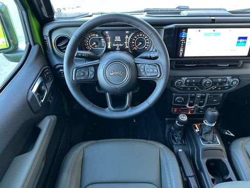 New 2025 Jeep Gladiator Mojave image 17