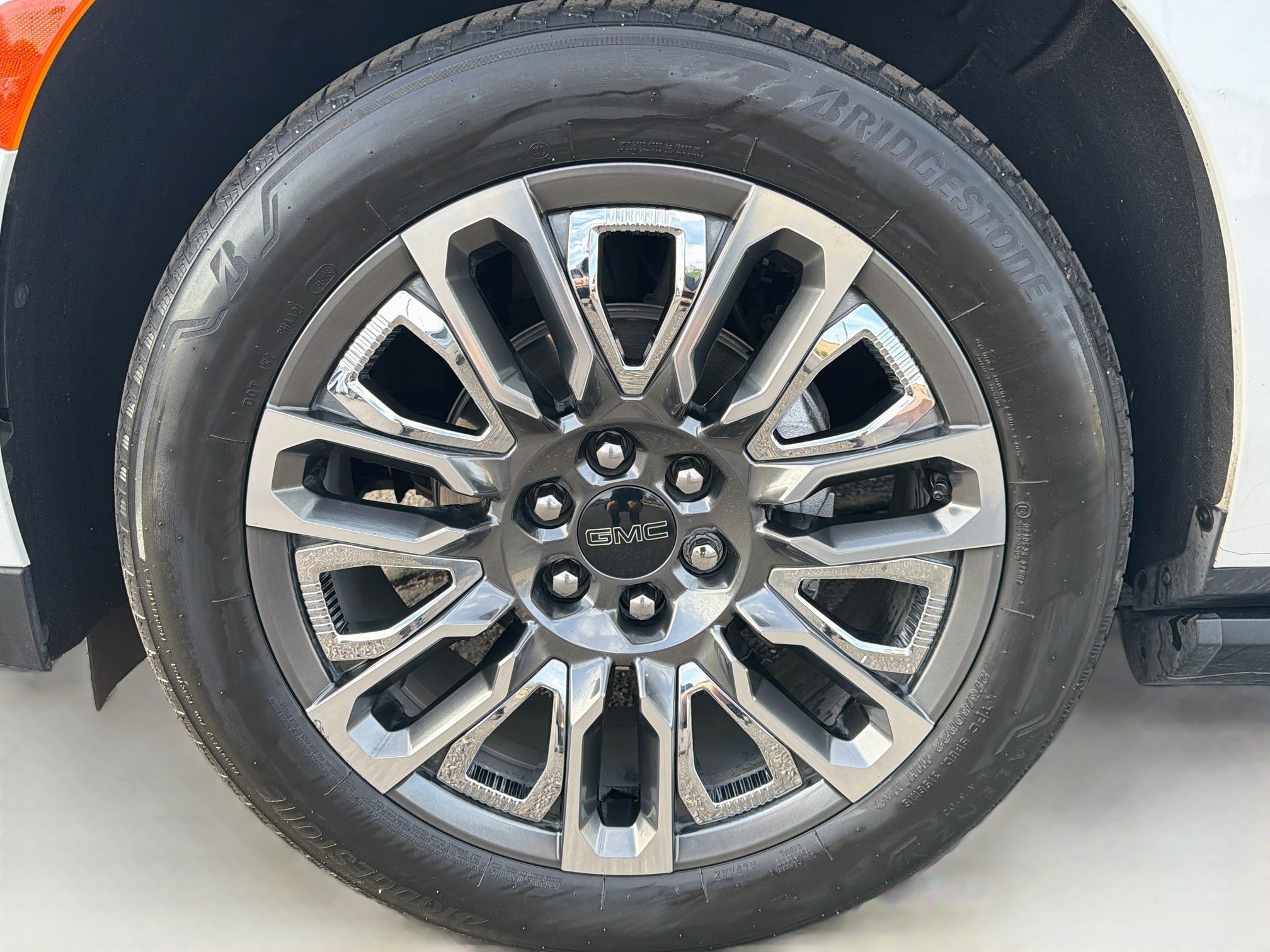 Used 2023 GMC Yukon Denali Ultimate AWD/4WD image 35