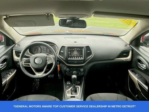 Used 2017 Jeep Cherokee Latitude w/ Cold Weather Group AWD/4WD image 11