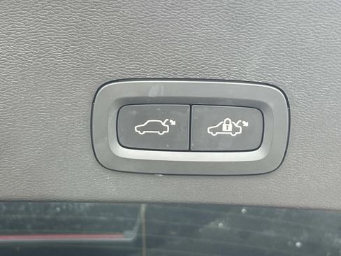 Used 2023 Volvo XC40 B4 Plus w/ Driver Assist Package image 13