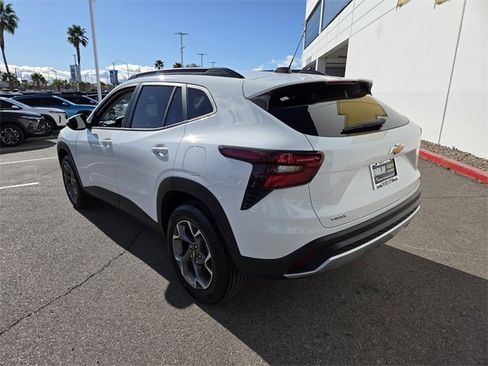 Certified 2026 Chevrolet Trax LT w/ Driver Confidence Package image 4