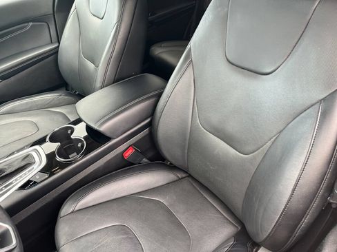 Used 2018 Ford Edge Titanium w/ Equipment Group 302A AWD/4WD image 13