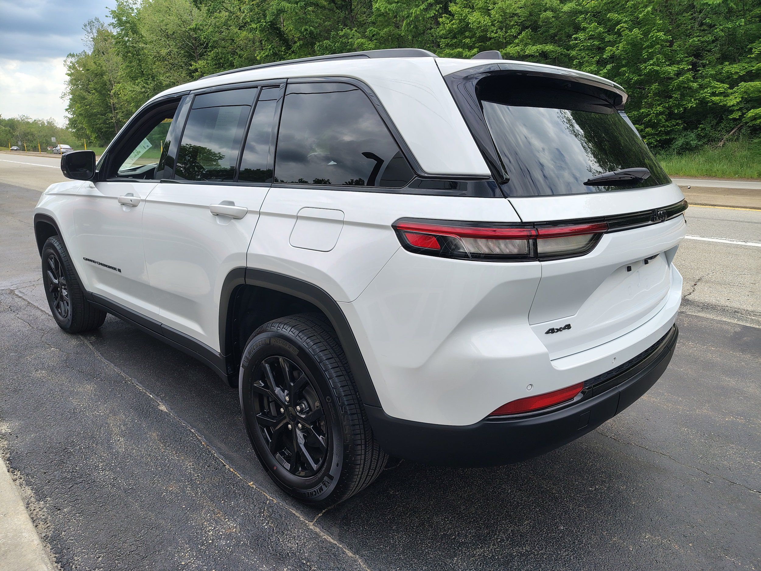 Certified 2024 Jeep Grand Cherokee Altitude AWD/4WD image 7