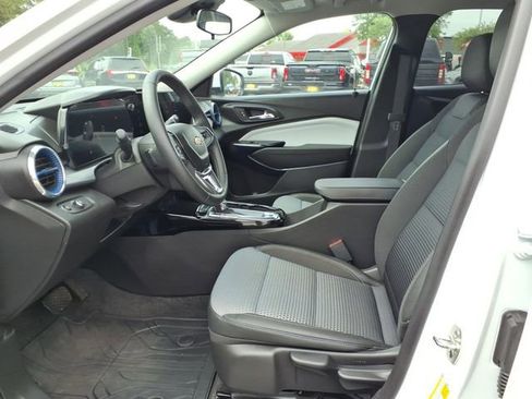 Used 2026 Chevrolet Trax LT w/ LT Convenience Package FWD image 20