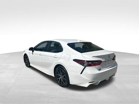 Used 2024 Toyota Camry SE FWD image 3