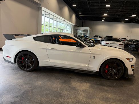 Used 2021 Ford Mustang Shelby GT500 w/ Carbon Fiber Track Pack RWD image 8
