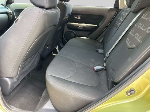 Used 2013 Kia Soul + FWD image 9