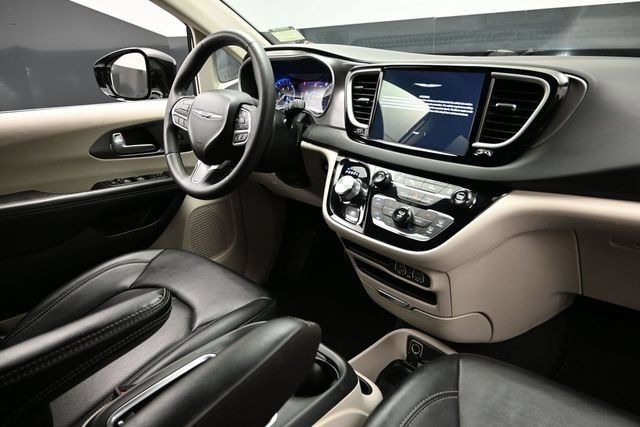 Certified 2024 Chrysler Pacifica Touring-L FWD image 14