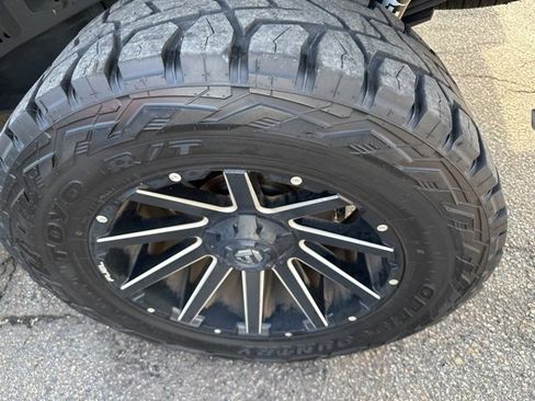 Used 2017 Ford F150 Lariat image 12