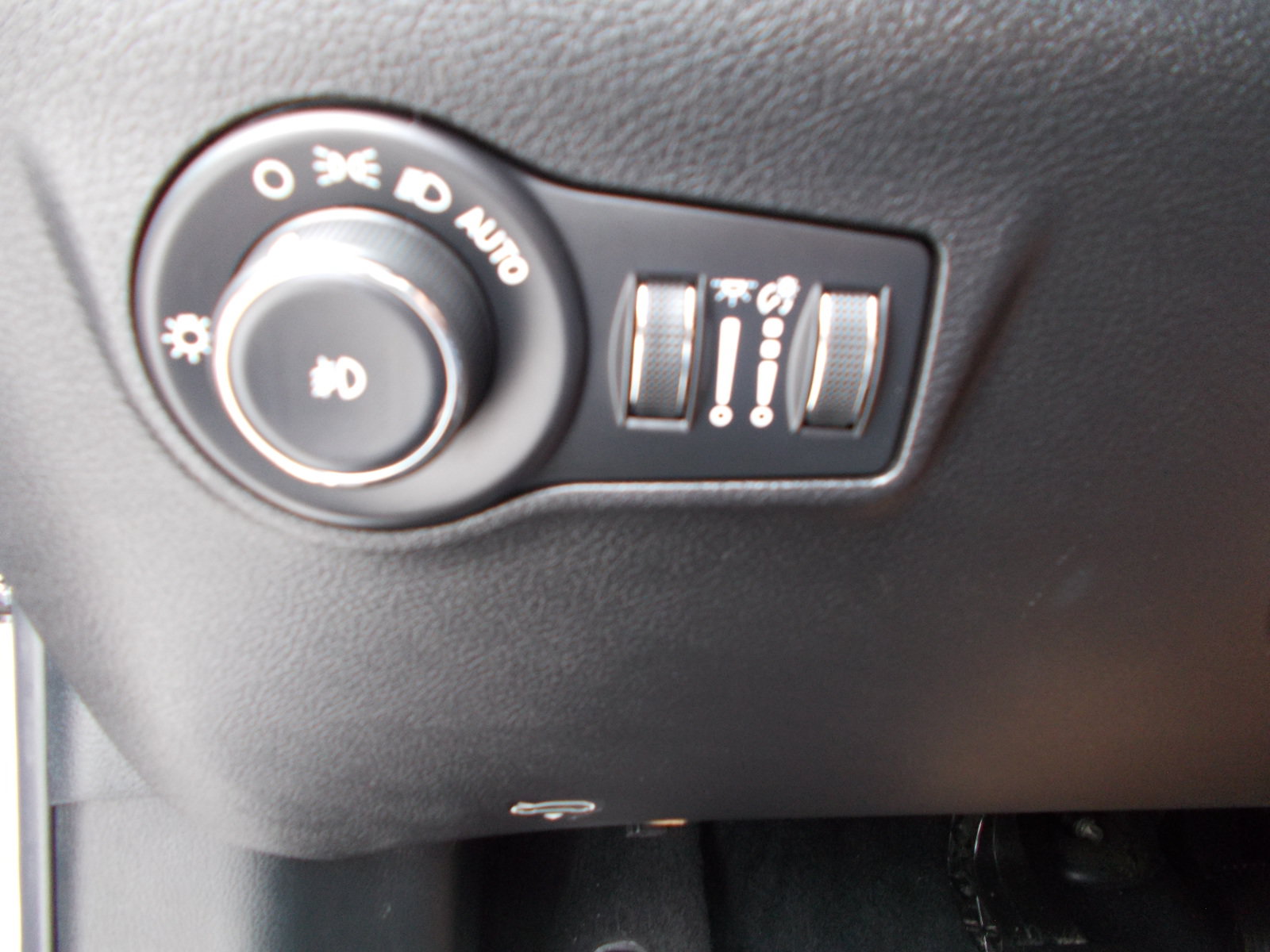 Used 2024 Jeep Compass Latitude AWD/4WD image 17