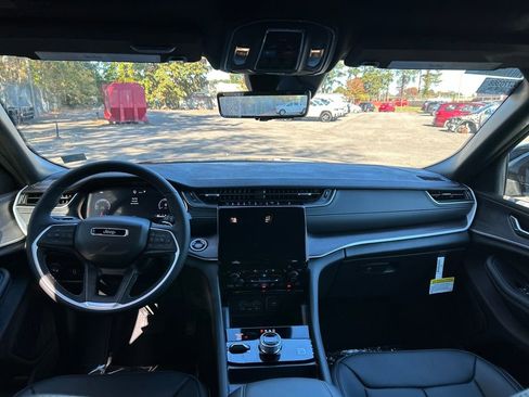 New 2025 Jeep Grand Cherokee L Limited w/ Luxury Tech Group II image 26