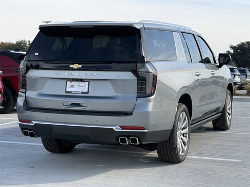 New 2026 Chevrolet Suburban High Country image 5