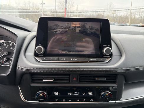 Used 2024 Nissan Rogue SV image 26