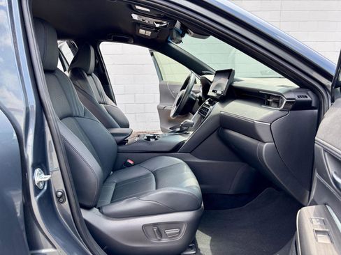 Used 2022 Toyota Venza Limited AWD/4WD image 7