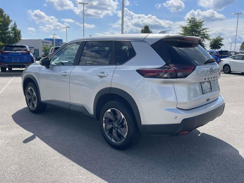 Used 2025 Nissan Rogue SV FWD image 4