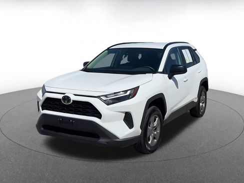 Used 2025 Toyota RAV4 LE AWD/4WD image 5