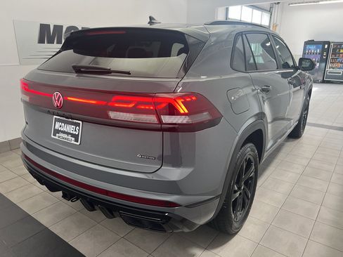 New 2026 Volkswagen Atlas Cross Sport SEL R-Line image 4