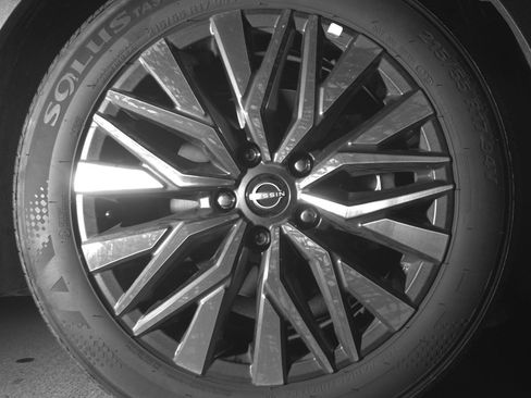 Used 2025 Nissan Altima 2.5 SV FWD image 13