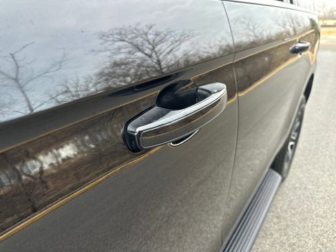 Used 2024 Ford Expedition Max XLT image 12