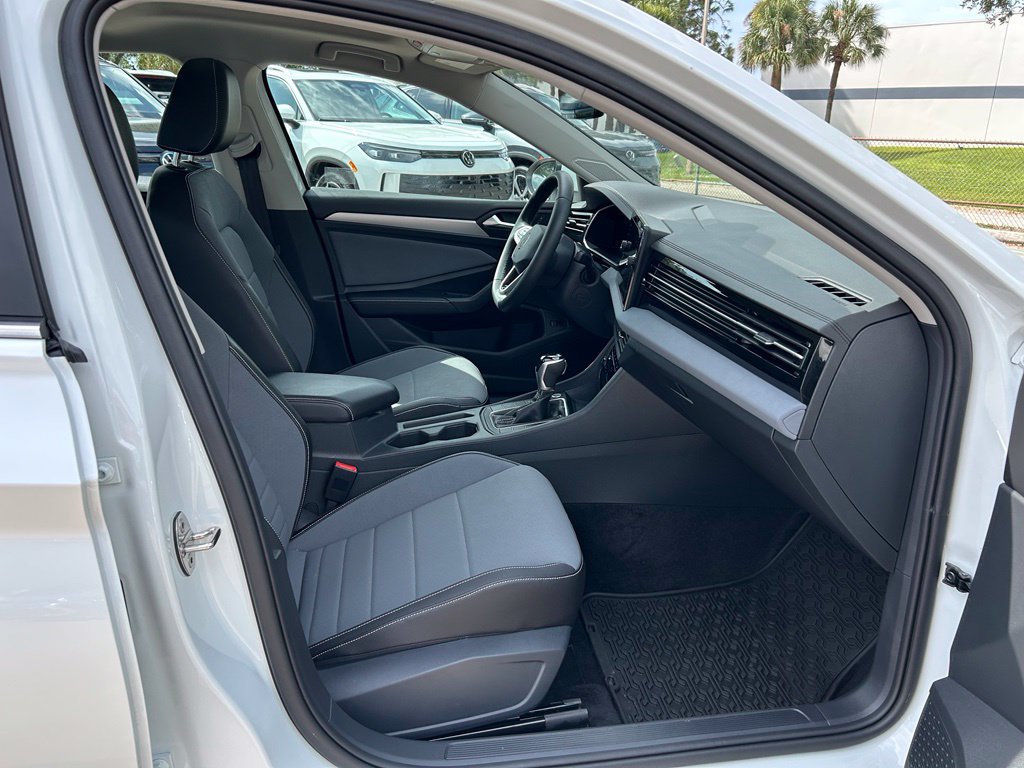 Certified 2026 Volkswagen Jetta SE w/ Black Wheel Package FWD image 39