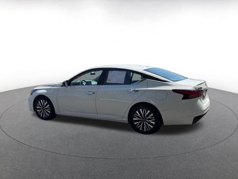 Used 2025 Nissan Altima 2.5 SV FWD image 10