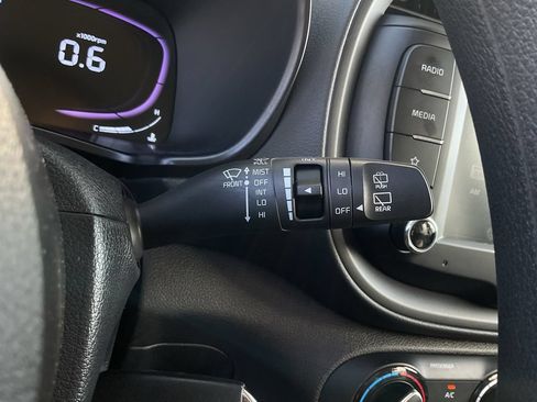 Used 2025 Kia Soul LX w/ LX Technology Package FWD image 23
