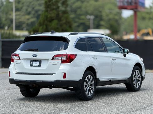 Used 2017 Subaru Outback 3.6R Touring AWD/4WD image 9